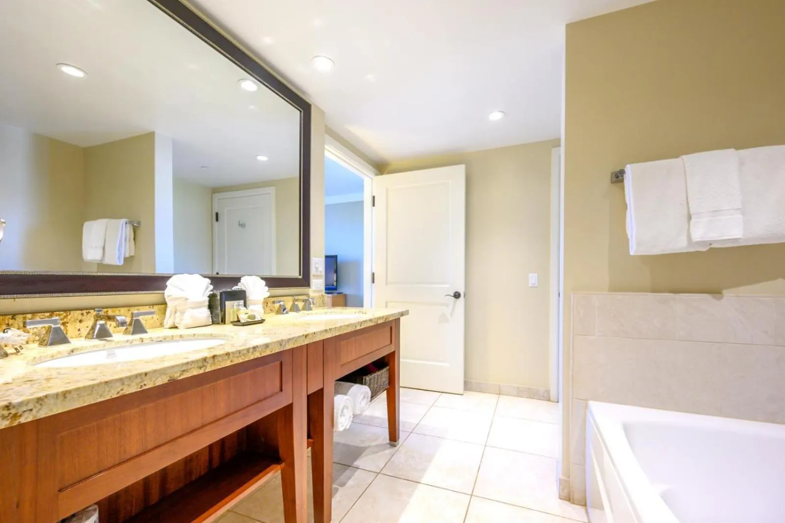 Kbm Resorts Spacious Ocean View 4-Bedroom Honua Kai Collection Multi Unit Listing Same Floor 2 Free Rental Cars Hkh-62048 卡纳帕利 0*,  美国